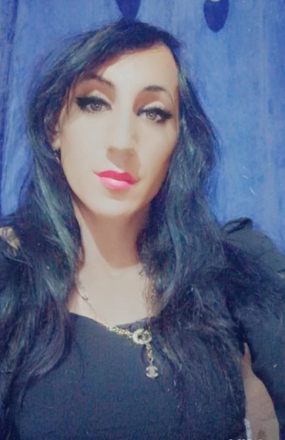 Simona singura in locatie