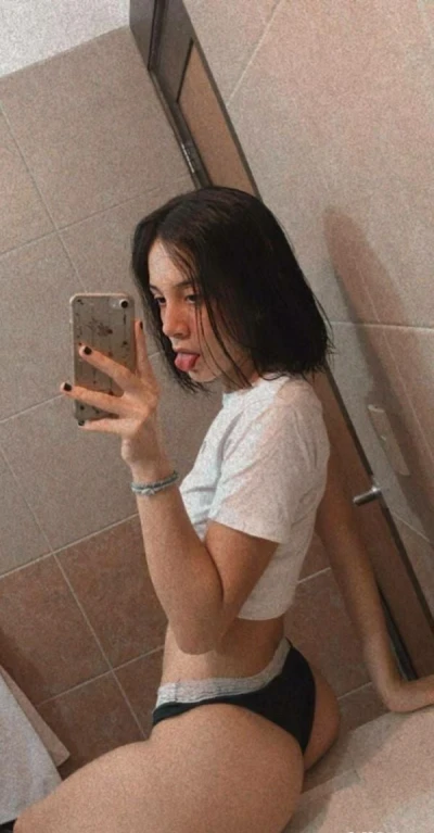 Bruneta ta slim - imagine 542947