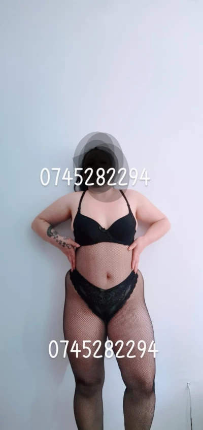 Bruneta cu forme - imagine 573721