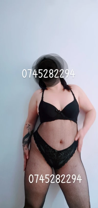 Bruneta cu forme - imagine 573722