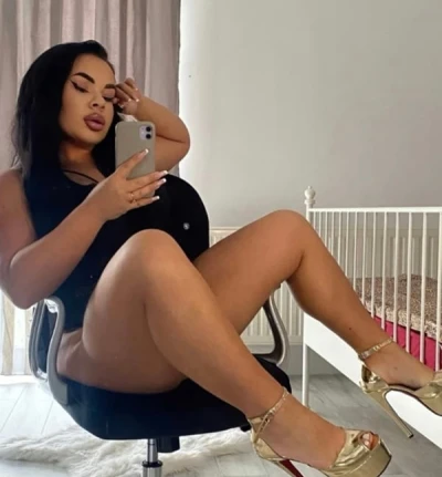 Fac și deplasări la hotel