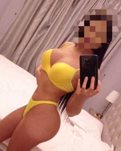 Prima data in oras la tine Blonda cu forme perfecte te astept