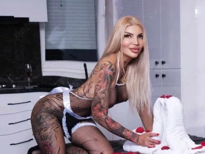 Fac deplasari! Doamna matura