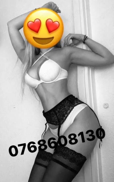 Cuplu tânăr open mind (party)