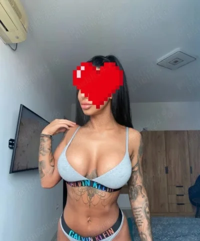 Nouă in zona Mall Plaza,caut c...