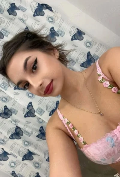 Bruneta sexi....NOUA IN ORASUL TAU!!