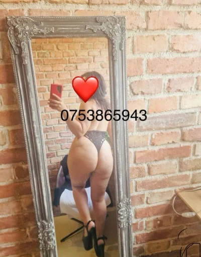 Mă numesc Roxana și caut o fată bisexuală - imagine 718781