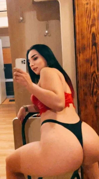 bruneta sexy !Cosmopolis - imagine 738341