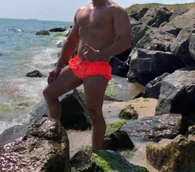 Barbat Discret Nou in oras Strict pt Doamne si Domnisoare