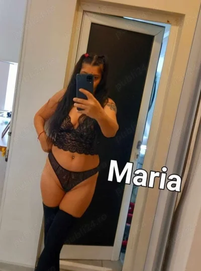 Noua la voi Bruneta skiny provocatoare tatuat?