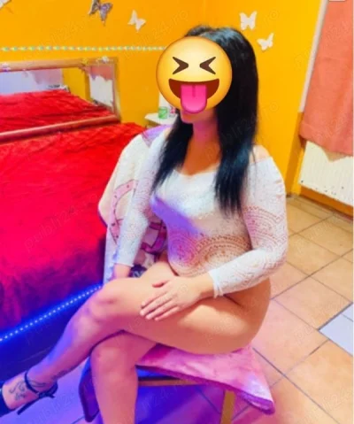 Noua, prima zi aici! Voluptuoasa, 32 ani, dornica de noi experiente!