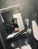 Brunetă skiny la mine sau la tine piers peste tot - imagine 1