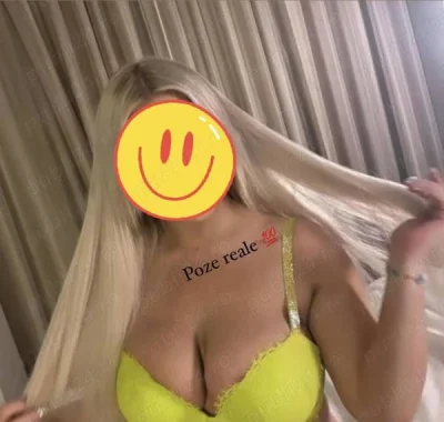 Blonda cu forme apetisante !! Reală