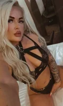 Blonda fierbinte pentru placerile tale - imagine 3