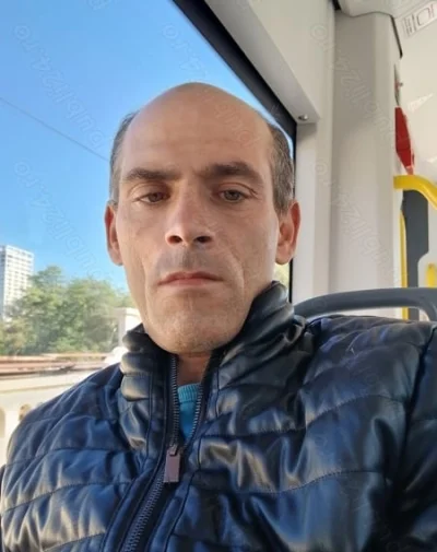 Cine vrea sa vorbeasca si cu mine ma plictisesc singur caut o fata in 20 si 40 ani din timisoara