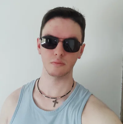 Tânăr apetisant pt pofta doamnelor