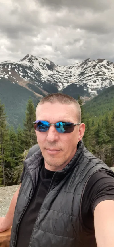 Bărbat 45 ani discret pentru doamne și domnișoare!