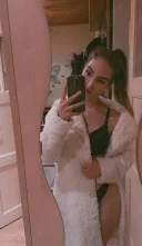 Minionă,21 ani - imagine 3