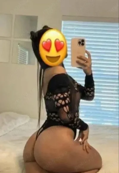 Ma numesc deea am 23de ani brunetă