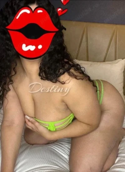 Ochii albaștrii,sanii mari...