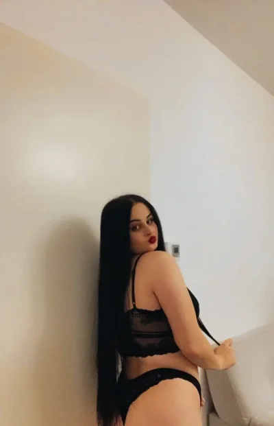 Bună Izabela am 21 ani nouă în orașul vrostu