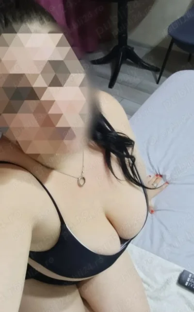 Mișcări provocatoare , sarutari pasionale