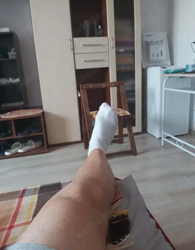 Bărbat Brunet Discret