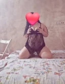 Brunetă sexy - imagine 2