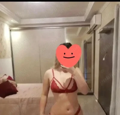 Blonda 19 ani fac deplasări