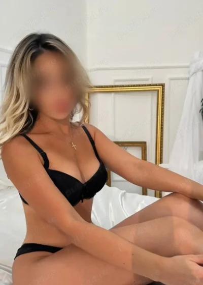 Doar la Hotel (Accept și cupluri ,el și ea)