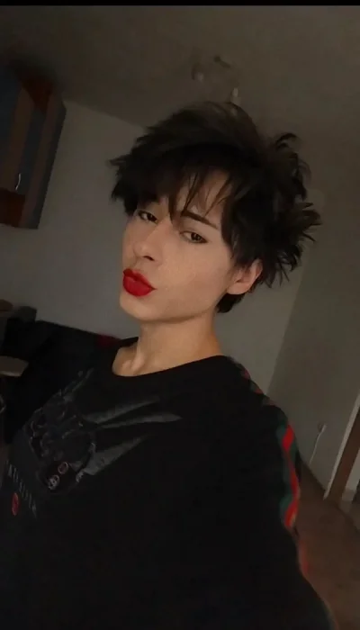 Salut, mă numesc Alex, 24 ani, ofer servicii totale și multe alte fantezii