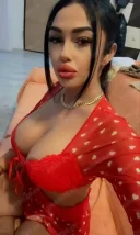 Bruneta draguta, cu forme frumoase - imagine 1