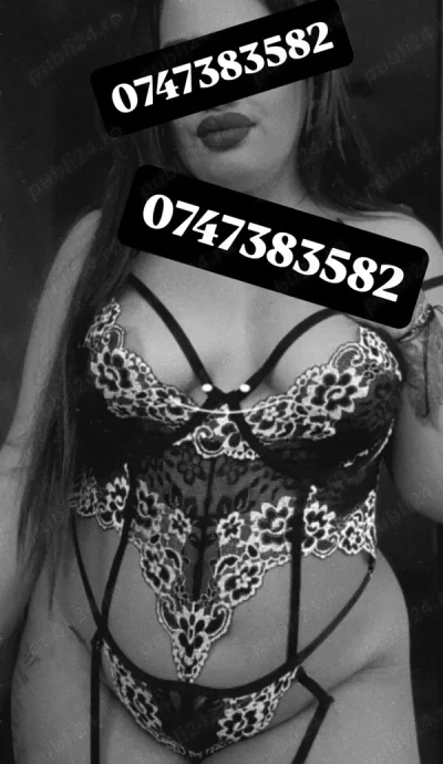 Plăcerea ta piercing în limbă Laura