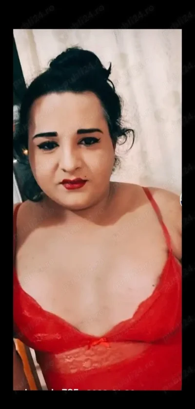 Transexuala reala cu silicome ofer si web