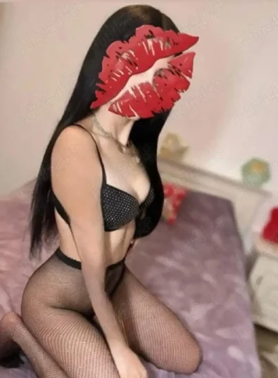 Diana brunetă sexy party