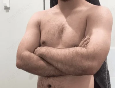 Bărbat matur, curat, discret, tandru.