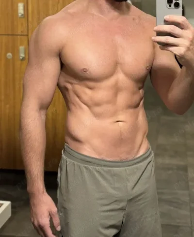 Barbat doar pentru femei singure