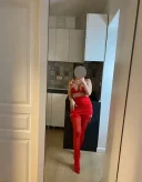 Emilia discretă și aproape de Sala Palatului - imagine 4