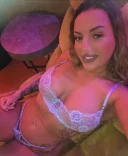 Deea sunt aici pentru a-ți satisface plăcerile - imagine 2