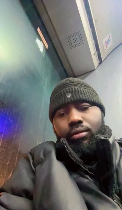 Sunt bărbat negru, sunt aici pentru tine