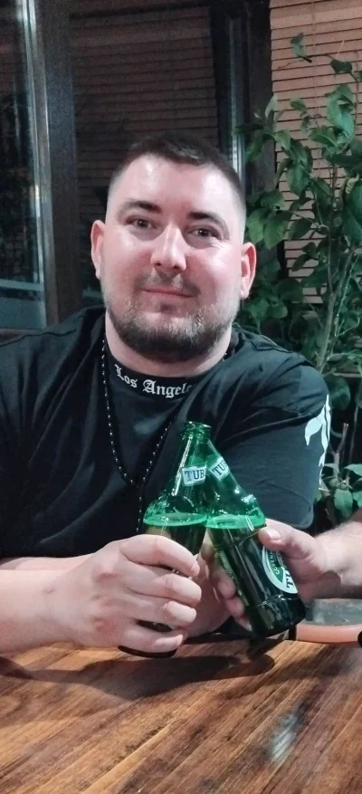 Bărbat îngrijit și educat