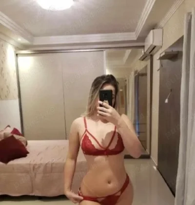 Blonda cu forme...Prima data in oras