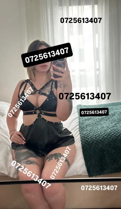 Pierce all body. Sâni siliconați.