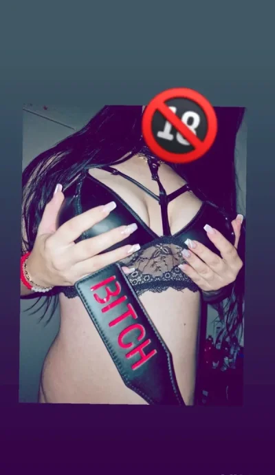 Ana bruneta sexy din nou în oraș