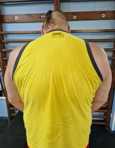 Barbat educat pentru un cuplu edicat