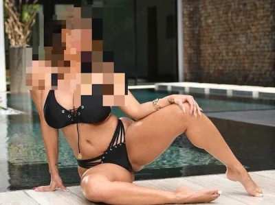 Doamna eleganta si discreta !