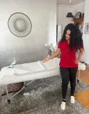 Titlu: Masaj Profesional pentru Relaxare și Revitalizare Descriere: Răsfață-te cu un masaj profesio - imagine 5