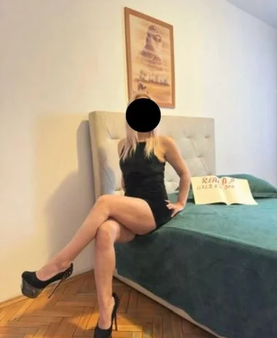 Blonda sexi in sectorul 3