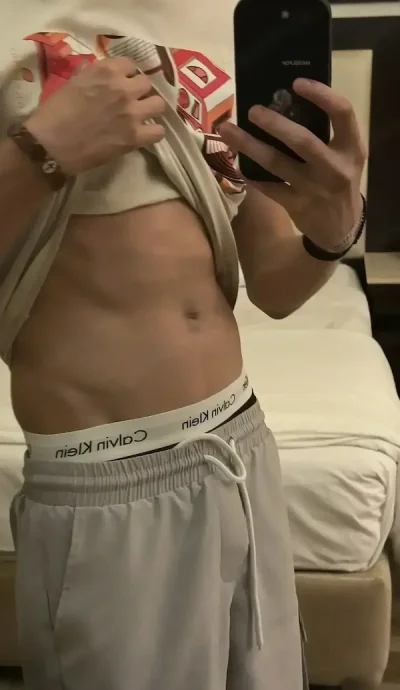 Tânăr dotat pentru cupluri doamne si domnişoare!