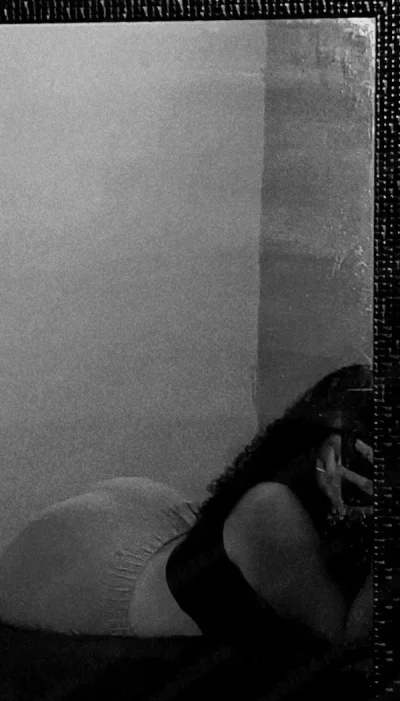 Show la web ,sexting,poze,videoclipuri